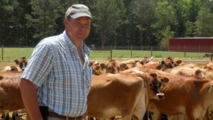 NC State Extension dairy team gives expert advice 4-H dairy team cow program